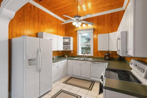 The Bays Best Bungalow in Tampa, USA