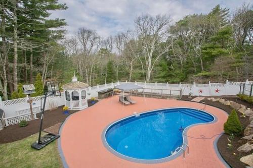 Stay On The Cape Vacation Rentals : Large Family Home With Pool Come Enjoy The Cape