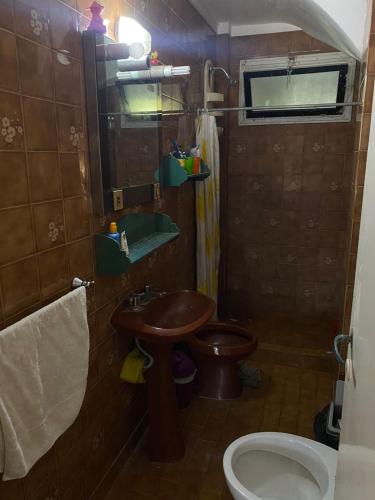 Shower, Casa con parrilla, zona Mute y Faro 5 Habitaciones in Bosque Peralta Ramos