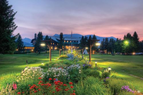 Glacier Park Lodge - Accommodation - East Glacier Park