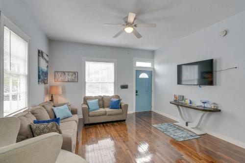 Galveston Home with Patio - 4 Blocks to Beach! in Galveston, USA