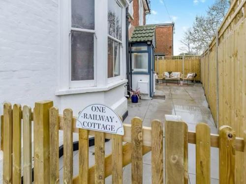 The Railway Cottage - Stylish & Dreamy Home in the Heart of Whitstable