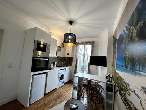 Спільний лаунж/ТБ зона, appartement proche de Paris Cosy et Lumineux in Ліврі-Гарган