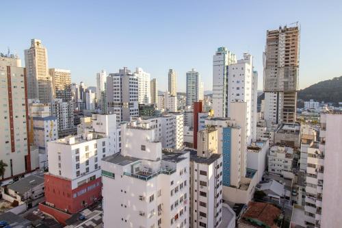 SAT132 - 2 Dorm, Churrasq, 2 Garagens, Wi-Fi, Balneário Camboriú (Foto 8)