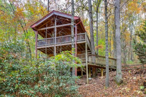 Little Fox Den Ellijay Cabin Rental with Hot Tub!