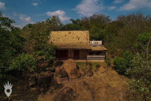 Chalé europeu com vista para natureza no interior