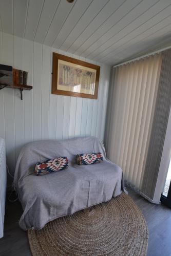 Twin Barn Shepherd’s Huts Twin Barn Shepherd’s Huts