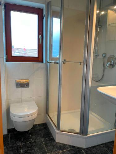Shower, 1,5-Zimmer mit Duschbad, Gartenblick, Kuhlschrank in Heroldsberg