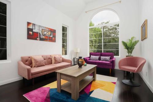 Breathtaking 3 BD Home in Melrose near Hollywood in Los Angeles, USA