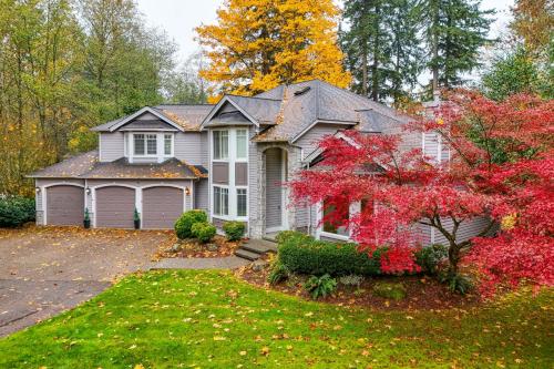 Group Getaway - Spacious Snohomish Home!