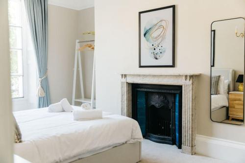 Luxury, Central, Sun-Filled 3 Bed Haven in Bath, Bath (photo 8)