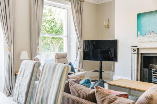 Luxury, Central, Sun-Filled 3 Bed Haven in Bath, Bath (photo 10)