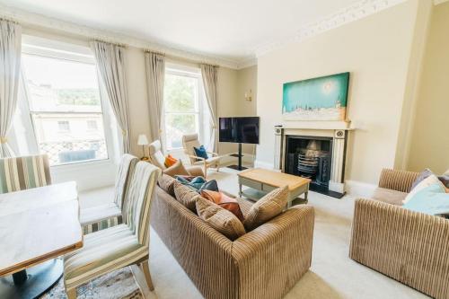Luxury, Central, Sun-Filled 3 Bed Haven in Bath, Bath (photo 9)