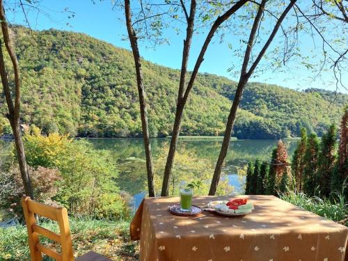 "Kod dva kestena" Warm and cozy house with a private lake access