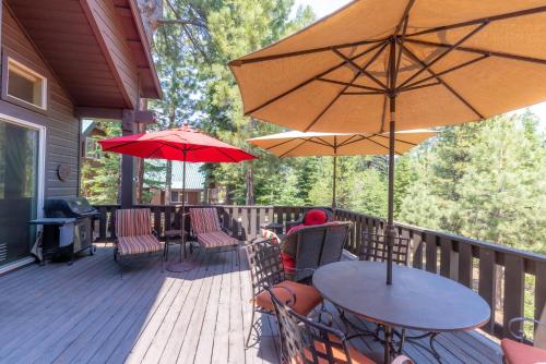 Solvang Haus in Tahoe Donner - 5BR w Private Hot Tub, Game Room, Gym and Pool Access in Truckee, USA