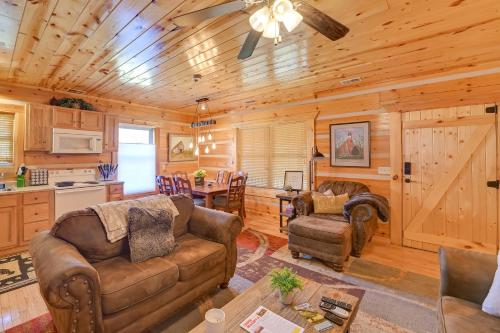Secluded Retreat BBQ, Lawn Games, and Fire Pit! in Beattyville, USA