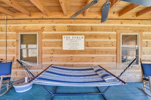 Secluded Retreat BBQ Lawn Games and Fire Pit - image 3