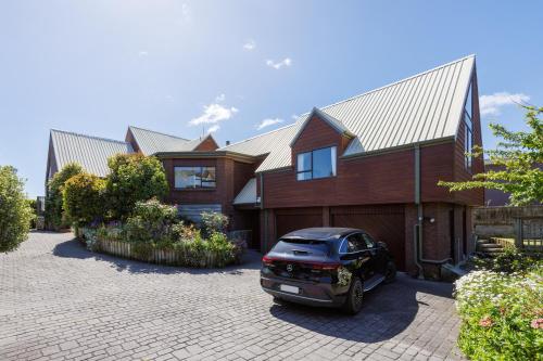 Absolute Beachfront Holiday Home With Private Beach Access To Swim Beach Spectacular Sunsets in Paekakariki