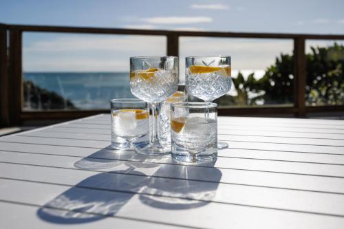 Absolute Beachfront Holiday Home With Private Beach Access To Swim Beach Spectacular Sunsets in Paekakariki