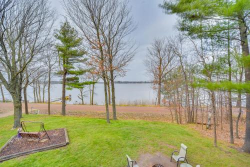 Modern Log Cabin with Rec Room, Steps to Lake!