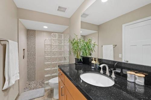 Poolside 2BR/2BA Pet Friendly Condo+Mountain View in Palm Springs, USA