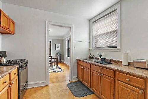1BR Vibrant & Inviting Apt in Chicago - Montrose 2E in Pulaski Park