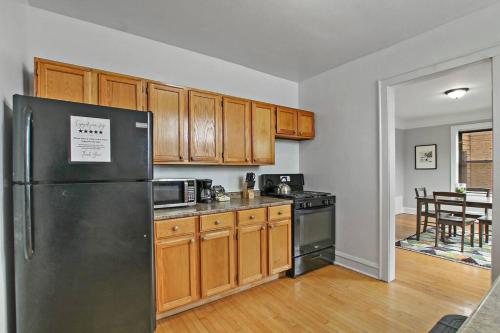 1BR Vibrant & Inviting Apt in Chicago - Montrose 2E in Pulaski Park