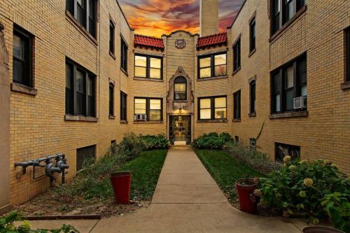 1BR Vibrant & Inviting Apt in Chicago - Montrose 2E in Pulaski Park
