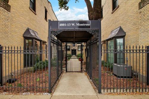 1BR Vibrant & Inviting Apt in Chicago - Montrose 2E in Pulaski Park