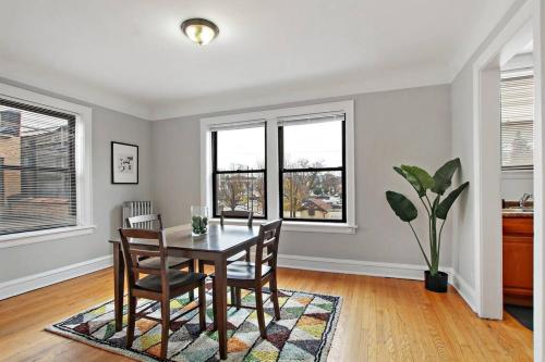 1BR Vibrant & Inviting Apt in Chicago - Montrose 2E in Pulaski Park