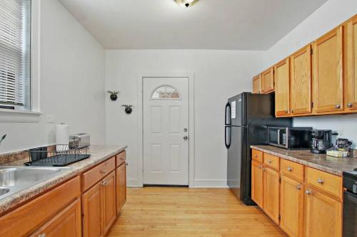 1BR Vibrant & Inviting Apt in Chicago - Montrose 2E in Pulaski Park