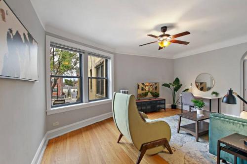 1BR Vibrant & Inviting Apt in Chicago - Montrose 2E in Pulaski Park