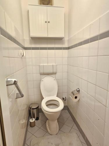  City Oasis with Brand-New Kitchen 1BR in Wien