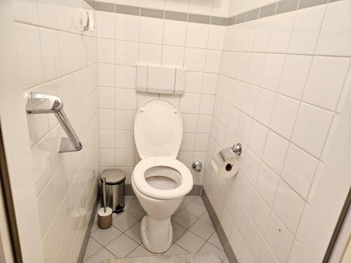  City Oasis with Brand-New Kitchen 1BR in Wien