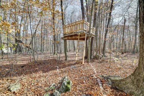 Peaceful Pocono Lake Cabin Walk to Pine Lake!