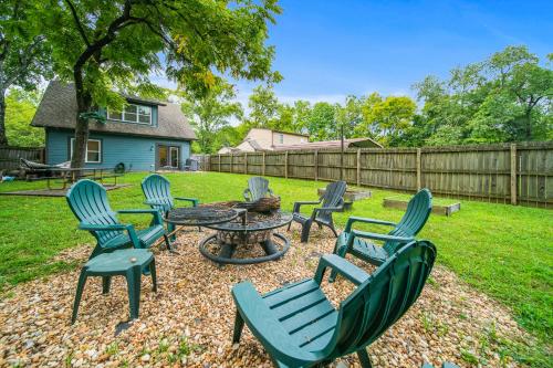 Spacious 3 Bedroom 6 Beds Nashville House with Large Yard in Nashville, USA