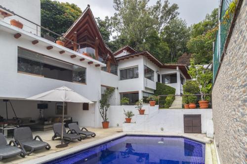 Top location with private pool, Valle de Bravo