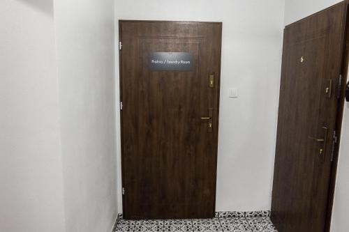 CracWoW K8 No.1 Apartment