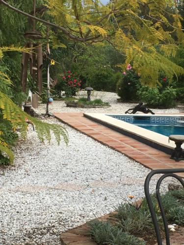 Kert, Finca el Rio, The Studio self catering with pool and hydrotherapy jacuzzi set in beautiful gardens, in Guaro