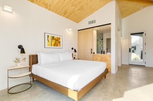 Blackhaus by AvantStay ADA Modern Rooms, Pool & BBQ Palm Springs