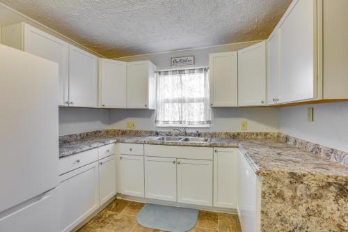 3 Mi to Golf - Beatrice Vacation Home! in Beatrice