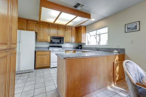Pet-Friendly Citrus Heights Home Fenced Backyard!