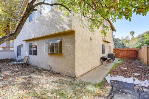 Pet-Friendly Citrus Heights Home Fenced Backyard!