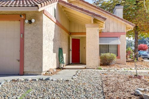 Pet-Friendly Citrus Heights Home Fenced Backyard!