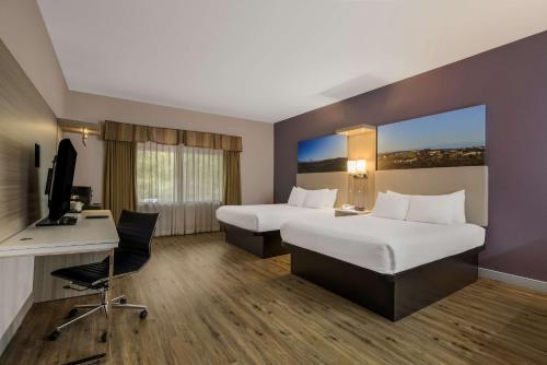 Best Western Diamond Bar Hotel & Suites Room Type - Queen Room with Two Queen Beds and Walk-In Shower - Disability Access/Non-Smoking