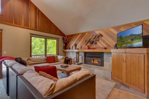 Club 151 at Dollar Point by Tahoe Getaways - Pet-Friendly 4BR w Hot Tub & Fenced Yard