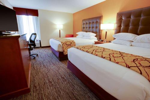 2 queen beds