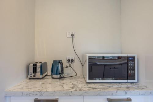 Central Comfort in Wanaka - image 2