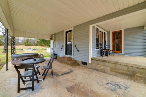 . Pet-Friendly Gleason Home with Hot Tub and Fire Pit!