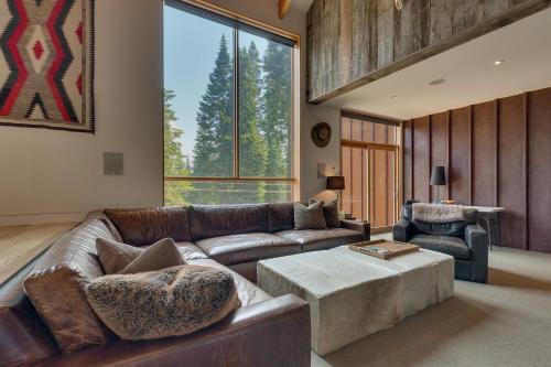 Mod Haus on the West Shore - Mountain Modern Home w Private Beach and Pier, Near Skiing photo 2